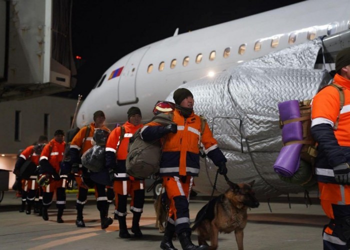 Монголын аврах багийнхан гурван хүнийг эсэн мэнд олж, эмнэлгийн тусламжтай залгав