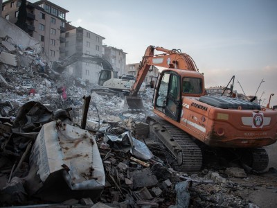 Турк: Чанаргүй барилга барьсан хэрэгт 113 хүнийг баривчилна
