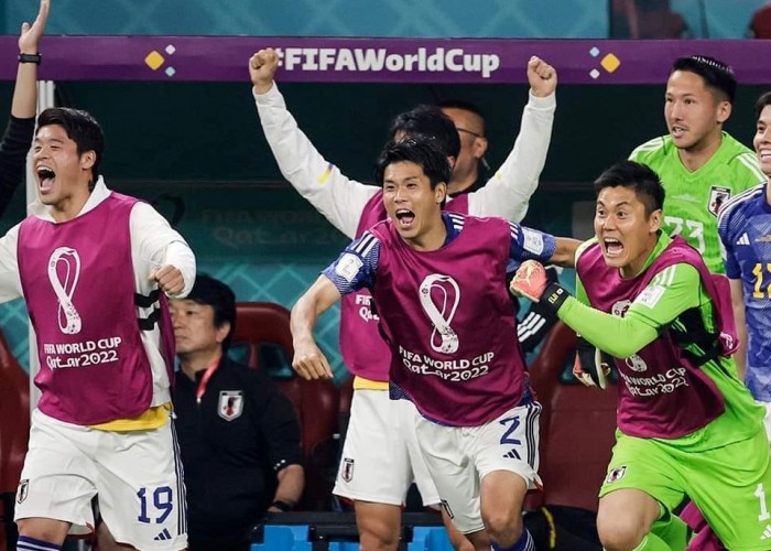 Японы хөлбөмбөгчид сүүлийн тоглолтдоо Испанийг 2:1-ээр буулган авчээ