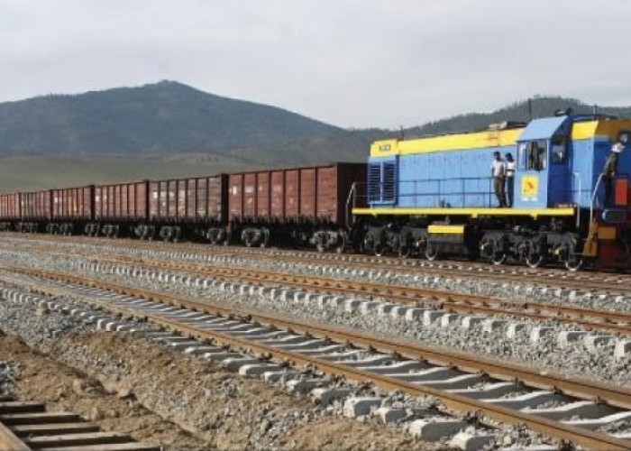 Төмөр замчид 457 вагон, чингэлэг шилжүүлэн ачиж, ачилтын дээд амжилтаа шинэчлэн тогтоолоо