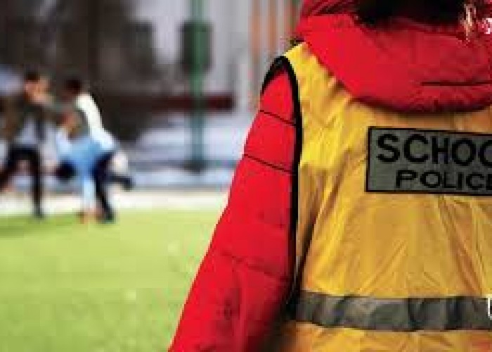 "School police" скүүтер, сурронтой хүмүүст шаардлага тавих "эрхтэй" боллоо