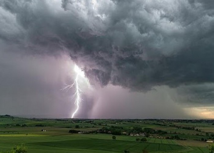 Дуу цахилгаантай аадар бороо орно