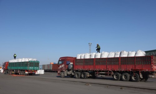 Эрээн хотын гаалийн талбайд 8000 тонн, “Тавантолгой түлш” компанийн үйлдвэрт 35 мянган тонн хагас коксон түлш нөөцөлжээ