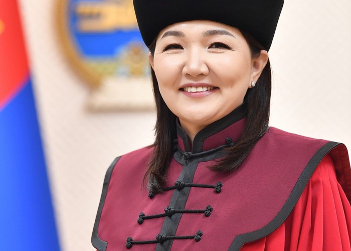 Үндсэн хуулийн цэцийн гишүүн Л.Өлзийсайханыг үүрэгт ажлаас нь чөлөөллөө