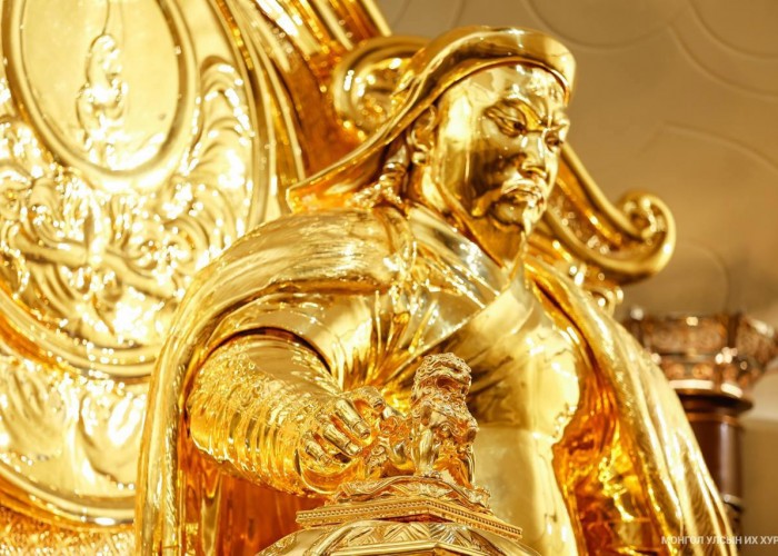 2025 онд: Эзэн Богд Чингис хааны алтан хөшөөг бүтээн заллаа