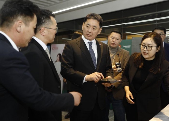 Ерөнхийлөгч У.Хүрэлсүх “Грийн Групп”-ийн гоймонгийн үйлдвэрт ажиллалаа