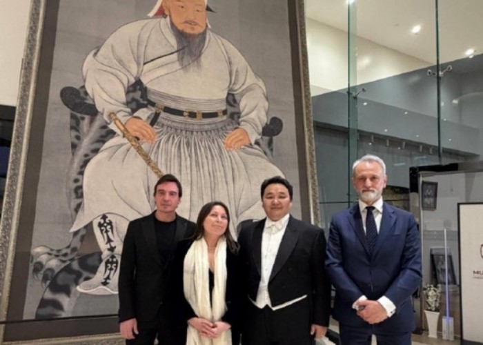 Ардын жүжигчин Э.Амартүвшин Итали улсын ерөнхийлөгчийн зарлигаар "Оддын одон"-оор шагнуулжээ