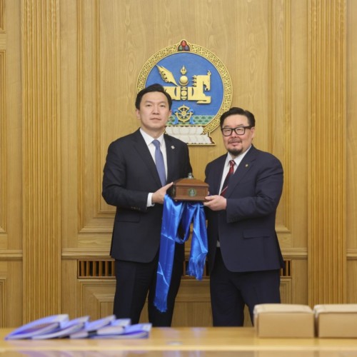 Засгийн газрын хуралдаан болж байна