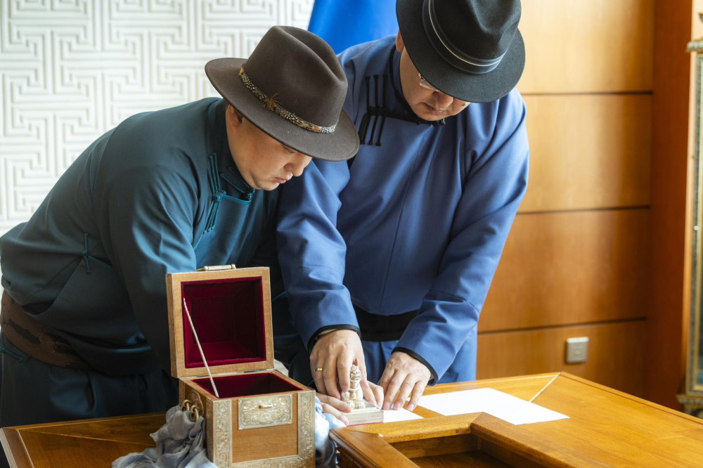 2023 онд батлагдсан Монгол Улсын хуулиудад Төрийн тамга дарах ёслол боллоо