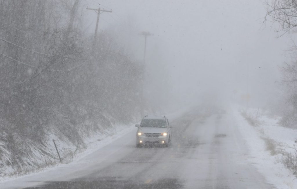 Ихэнх нутгаар хүйтний эрч чангарч, зам даваа гүвээнд халтиргаа гулгаа ихсэнэ