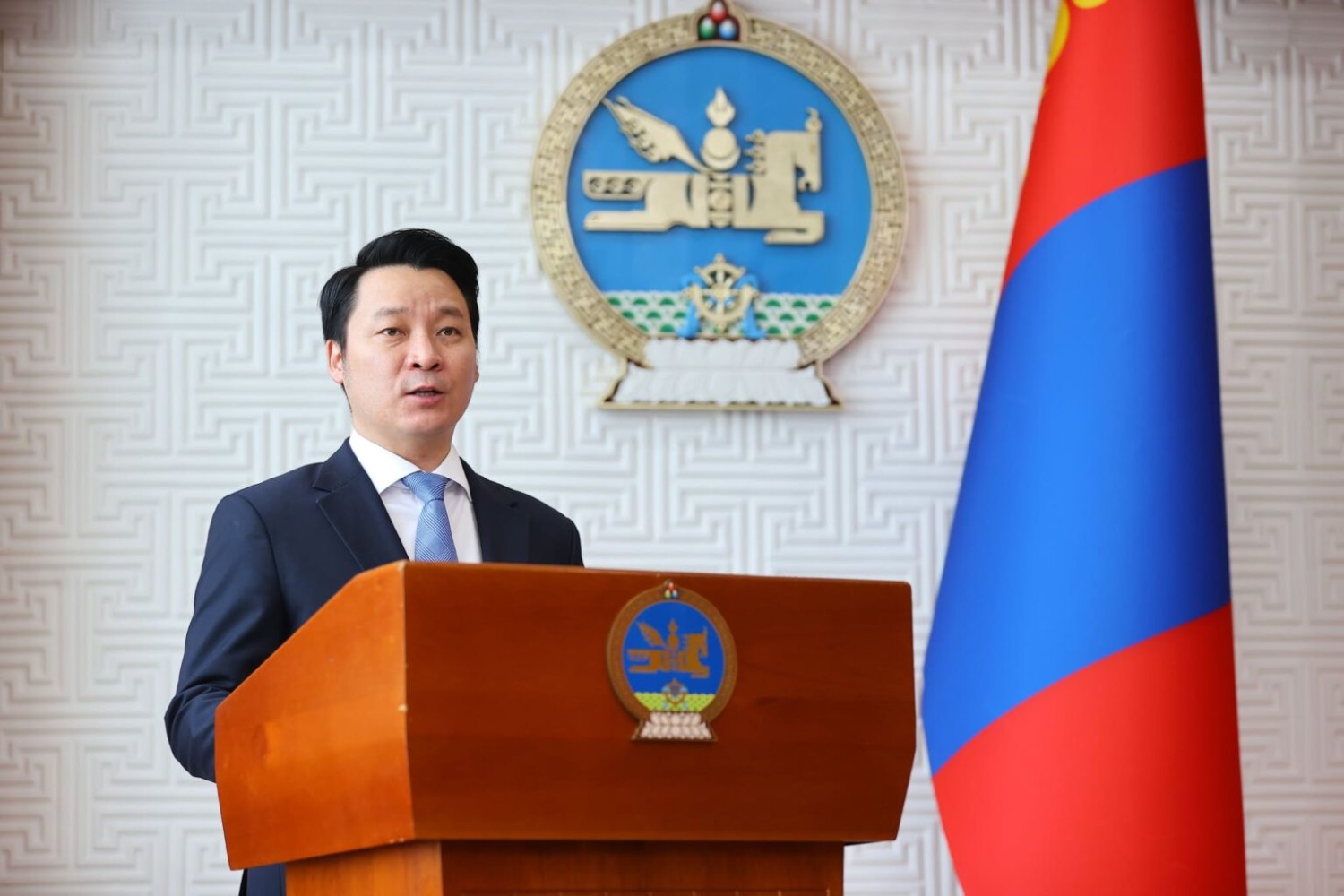 Төрийн удирдах албан тушаалтнуудад Ерөнхийлөгчийн зарлигаар Тэргүүн түшмэлийн зэрэг дэв олголоо