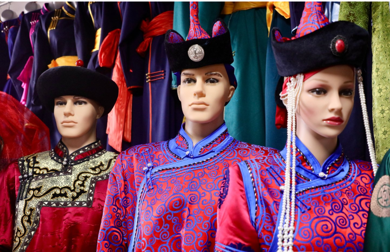 “Хос дээл оёно” гэх зарын дагуу холбогдож, 250,000 төгрөгийн урьдчилгаа шилжүүлж залилуулжээ