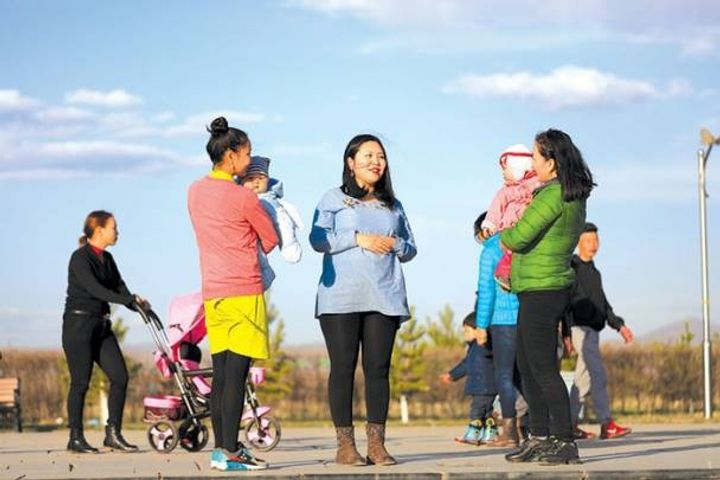 Цалинтай ээжийн 50 мянгыг 500 мянга болгох өргөдөл гаргаж, иргэдийн саналыг авч байна