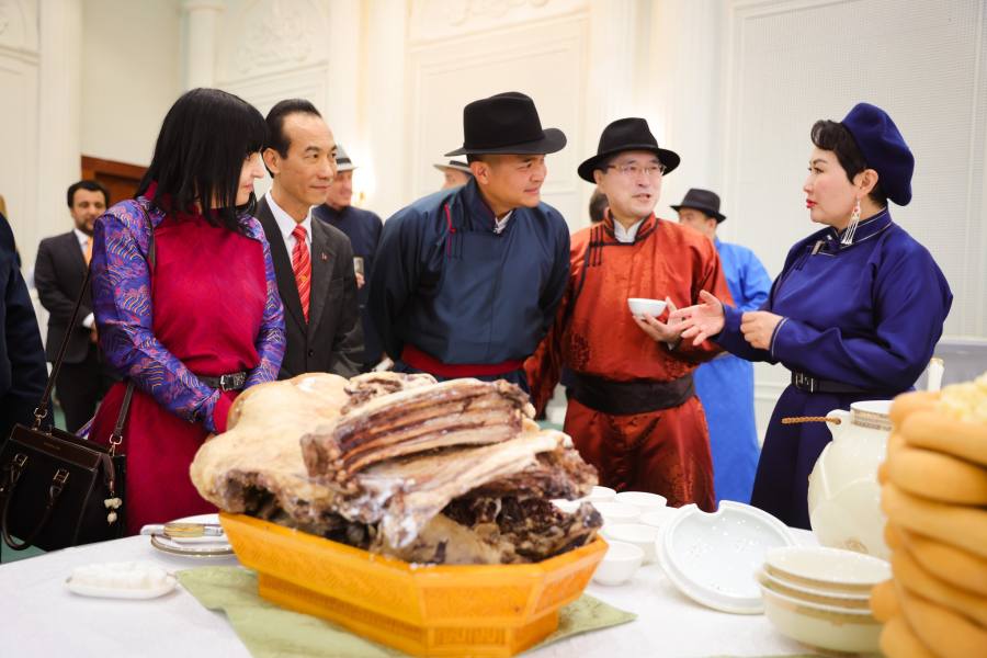 Сар шинийн баярыг тохиолдуулан Дипломат төлөөлөгчдөд өв соёлоо танилцуулав