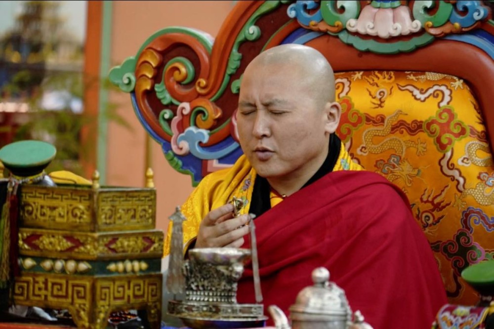 Гандантэгчэнлин хийдийн тэргүүн их хамба Д.Жавзандорж сүсэгтэн олонд ном айлдана