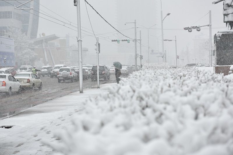Өнөөдөр Монгол-Алтайн уулс болон Алтайн өвөр говиор цас орж, явган шуурга шуурна