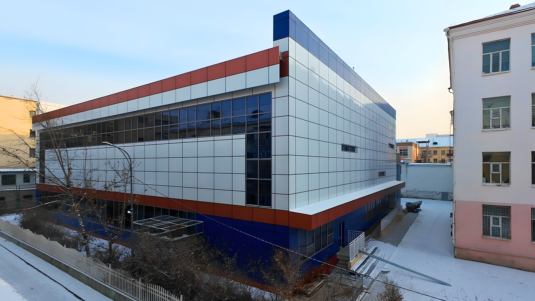 23 дугаар сургууль усан бассейн бүхий спорт цогцолбортой боллоо