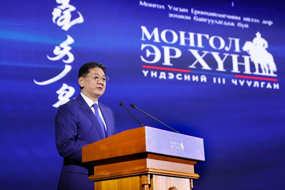 "Илүү үүрэг, хариуцлага хүлээж, ачааны хүндийг үүрэх нь эр хүний жудаг, эрхэм үүрэг"