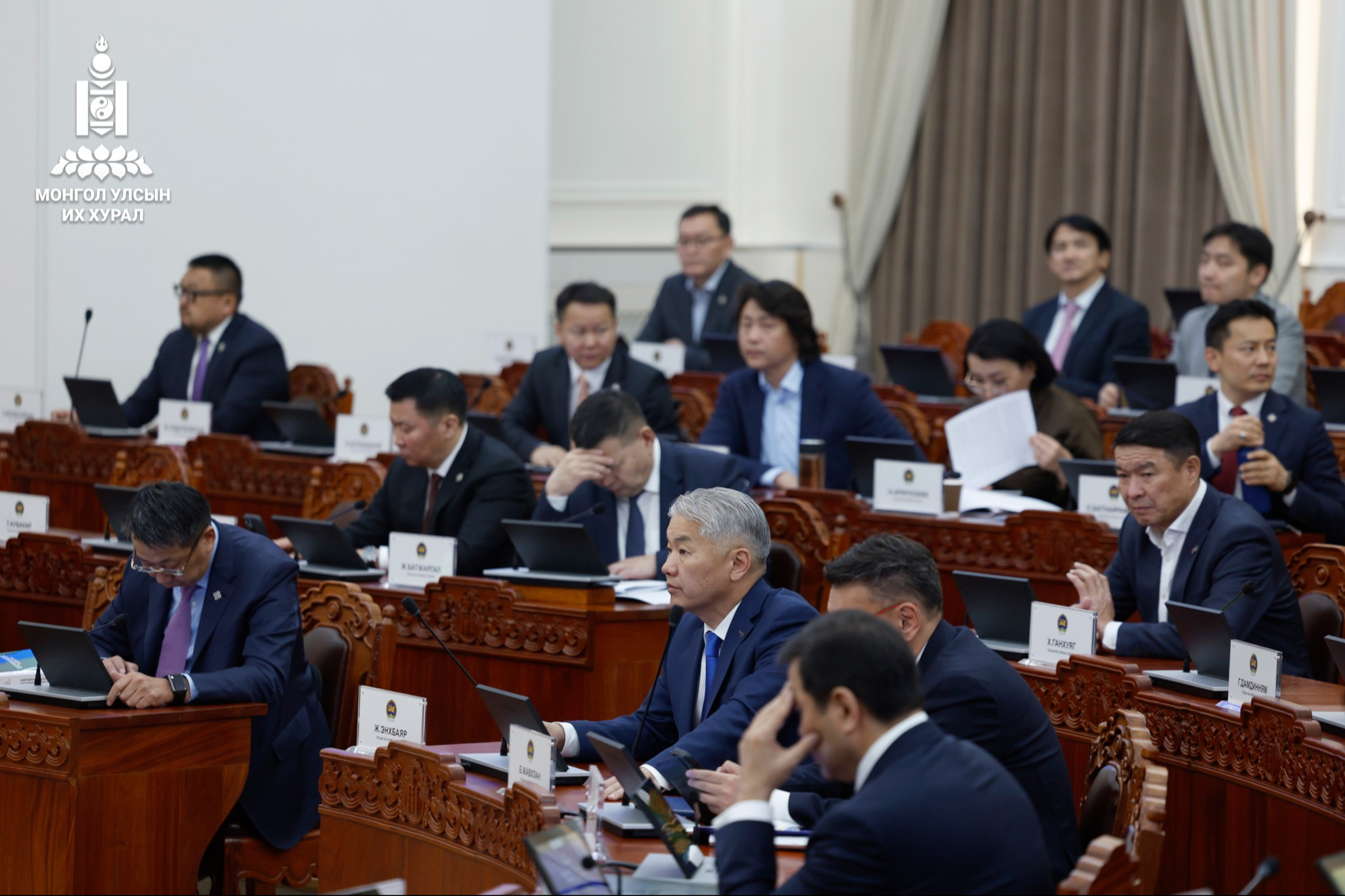 УИХ-ын чуулганы нэгдсэн хуралдаанаар Ерөнхийлөгчийн хуулийн төслийг  56.4 хувиар дэмжлээ