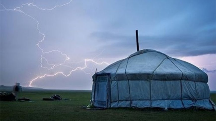 Зарим нутгаар усархаг аадар бороо орно