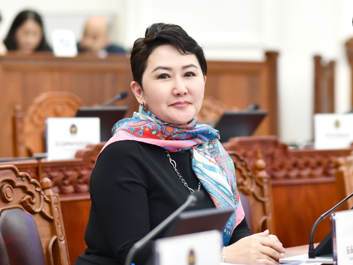 Гадаад харилцааны сайд Б.Батцэцэг өнгөрсөн хугацаанд яг юу хийв?