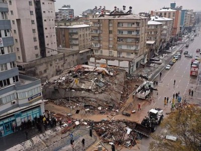 Турк улсын өмнөд бүс нутгийн 10 хотыг хамарсан 7,8 балл хүртэлх хүчтэй газар хөдлөлт өнгөрсөн шөнө 04:16 цагийн үед болжээ