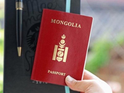 "Гуравдугаар сарын 1-нээс үндэсний энгийн паспортын шинэ загвар болон цахим гадаад паспортыг хэрэглээнд нэвтрүүлнэ" хэмээн УБЕГ-аас мэдээллээ