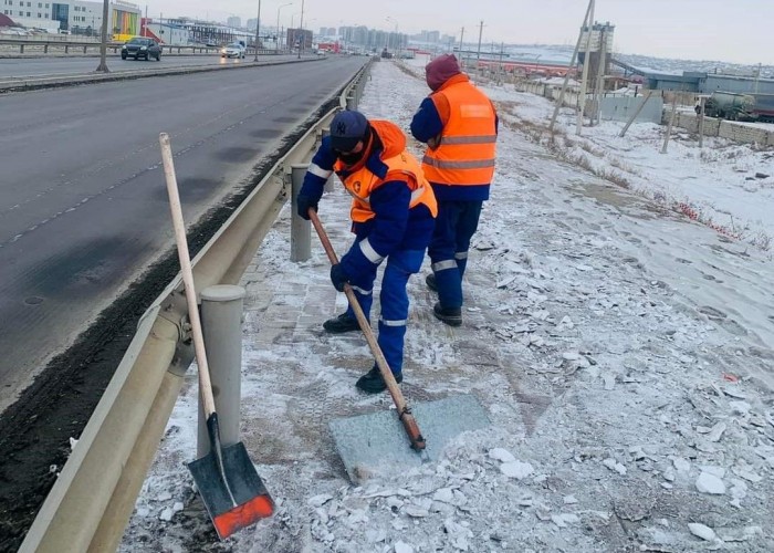 Зам талбайн цас, мөсийг 380 гаруй ажилтан уртасгасан цагаар ажиллаж цэвэрлэж байна