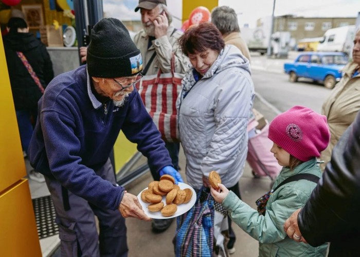 Японы өндөр настан Украины Харьков хотод үнэ төлбөргүй кафе нээжээ