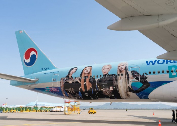 Korean Air компани нисэх онгоцоо Blackpink хамтлагийн зургаар чимэглэжээ