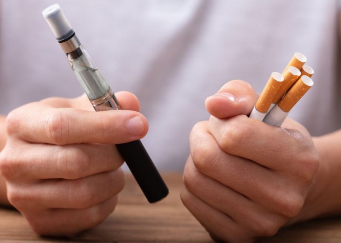 Эмч нар тамхинаас гарах хүсэлтэй хүмүүст электрон тамхи санал болгодог нь хамгийн буруу