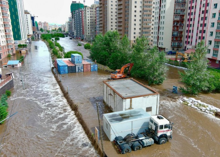 Ерөнхий сайд үерийн нөхцөл байдалтай танилцаж шийдвэр гаргана