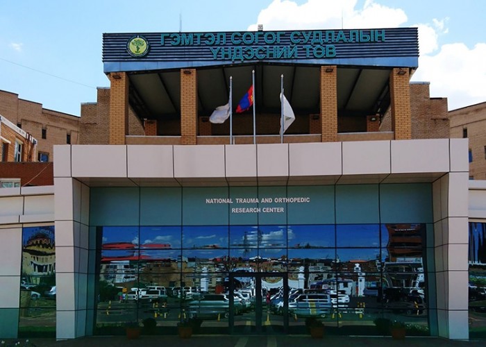 ГССҮТ: Охины баруун хөлний шагайн яс хугаралттай гэсэн оноштойгоор эмчлүүлж байна. Биеийн байдал нь тогтвортой