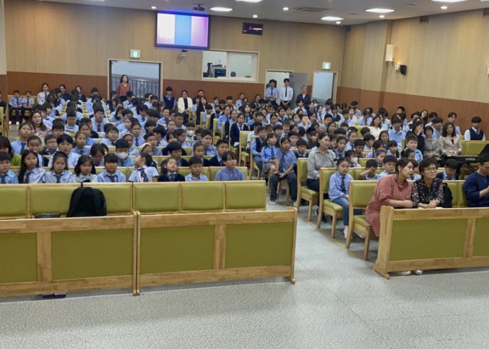 Сөүл дэх Монгол сургууль 7 хоног бүрийн эхний өдрийг төрийн дууллаар эхлүүлдэг