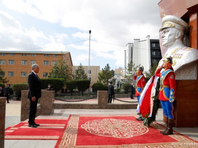 ОХУ-ын Холбооны Хурлын Төрийн Думын дарга В.В.Володин Г.К.Жуковын хөшөөнд хүндэтгэл үзүүлэв