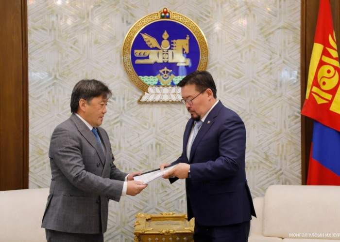 Төрөөс мөнгөний бодлогын талаар 2024 онд баримтлах үндсэн чиглэлийн төслийг УИХ-д өргөн барив