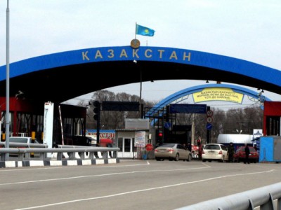 Казахстаныг муулдаг гадаадын иргэдийн бүртгэлийг хийж, хилээр орохыг хориглодог болно