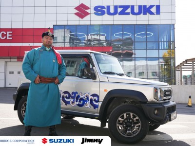 Бридж Корпораци Монгол Улсын гарди Ц.Бямба-Отгонд Сузуки жимни автомашиныг гардууллаа