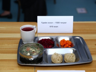 Сурагчдын үдийн хоолны зардлыг 3,000 төгрөг болгон нэмэгдүүлэх саналыг БШУЯ гаргажээ