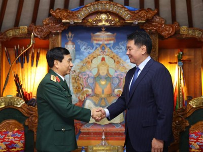 Монгол Улсын Ерөнхийлөгч У.Хүрэлсүх БНСВУ-ын Батлан хамгаалахын сайд Фам Ван Зиангийг хүлээн авч уулзлаа