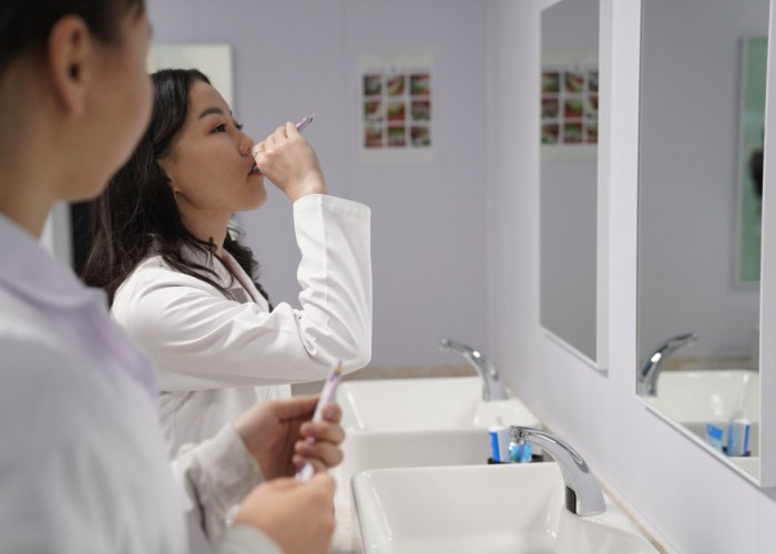 АШУҮИС-иас оюутнуудын шүдийг зөв угаалгаж хэвшүүлэх ажлыг эхлүүлжээ