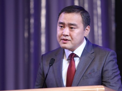 Л.Гантөмөр: Монголын газар нутгийг гадаадын иргэдэд эзэмшүүлэх хуулийг эсэргүүцэж, хойшлуулахыг шаардаж байна