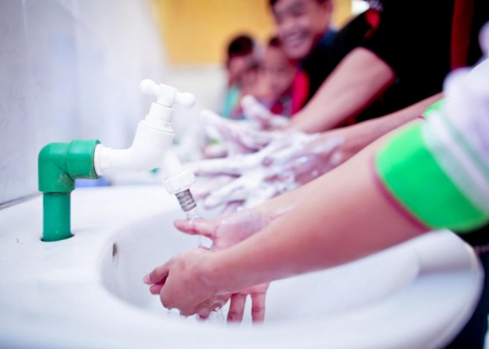 Гараа 20 секундийн турш савандаж угааснаар халдварт өвчний эрсдлээс сэргийлнэ