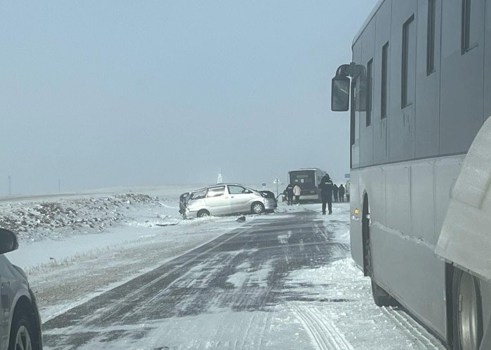 "Чулуун овоо", "Амгалан" болон Налайх дүүргийн чиглэлд 15 автомашин мөргөлдсөн тул эдгээр замаар зорьчихгүй байхыг анхаарууллаа