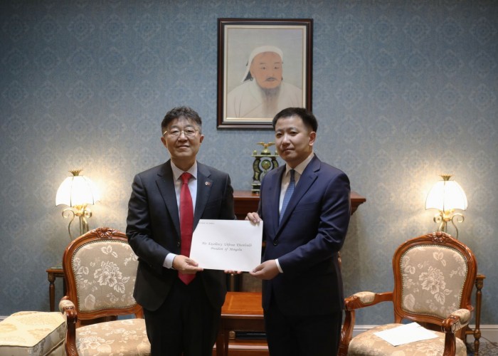 БНСУ-аас Монгол Улсад суух Элчин сайд Чой Жин Вон итгэмжлэх жуух бичгийн хуулбараа гардууллаа