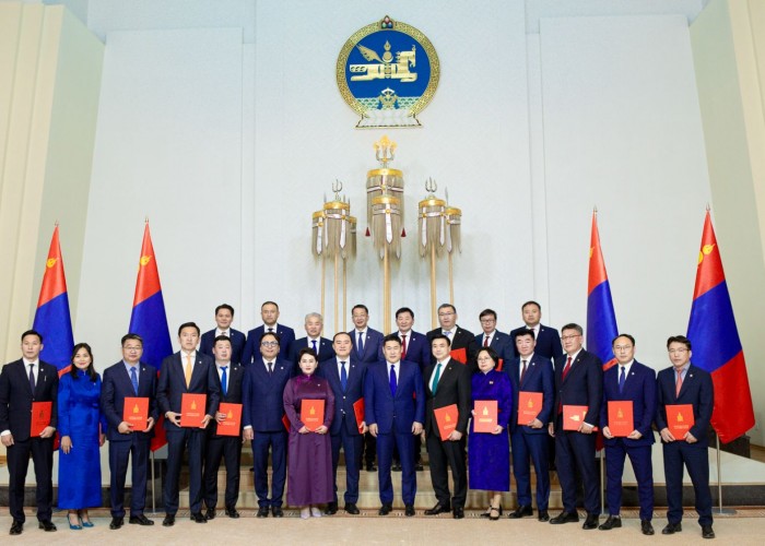 Монгол Улсын 33 дахь Ерөнхий сайд Л.Оюун-Эрдэнэ Засгийн газрын гишүүдээ томиллоо