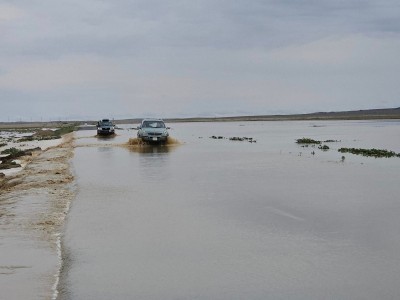 Хамарын хийдийн зам усанд автаж, эвдэрчээ