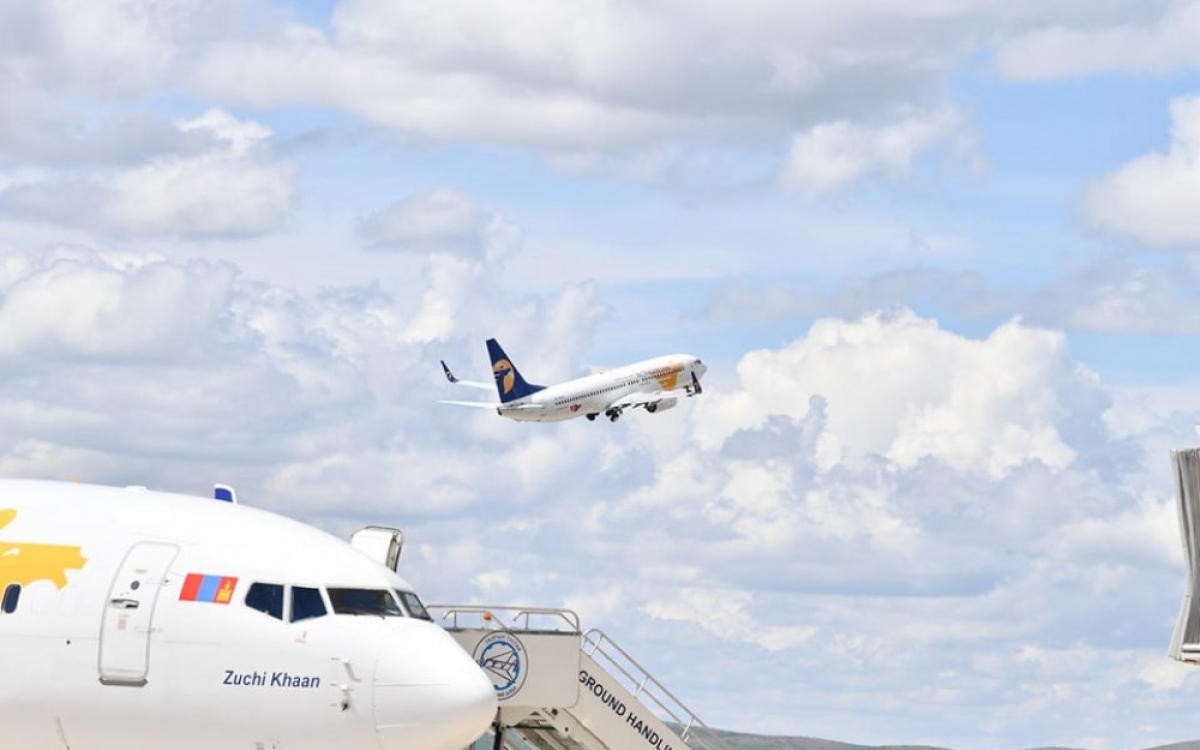 Цаг агаарын улмаас зарим нислэг өөрчлөгдлөө