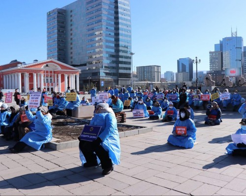 Эмч нар ажил хаялтаа нэг хоногоор хойшлуулав