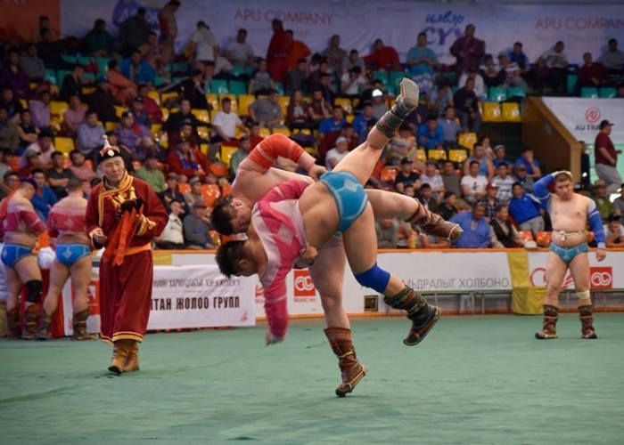 "Чингис хаан цом"-ын төлөөх барилдаан ирэх баасан гарагт болно